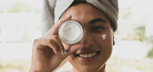 Dicas de Autocuidado para a Pele da Mulher 40+: Como Cuidar, Prevenir e Se Amar Nessa Nova Fase